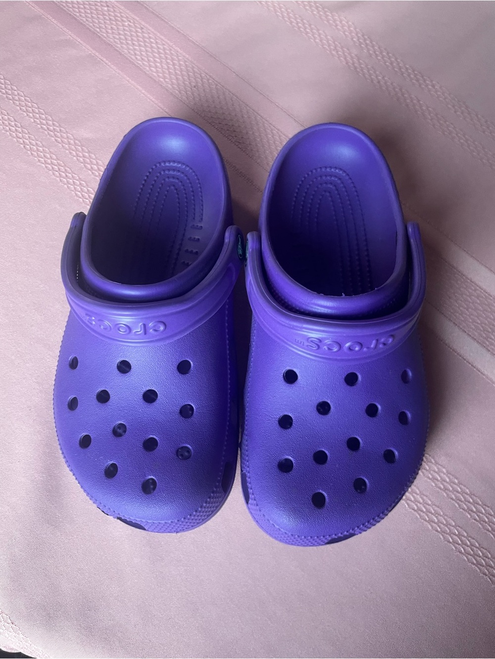 CROCS Unisex Classic Clog in Vibrant Purple
